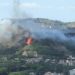 Incendio a Fuorigrotta, brucia collina di Monte Sant’Angelo: persone in fuga – Video